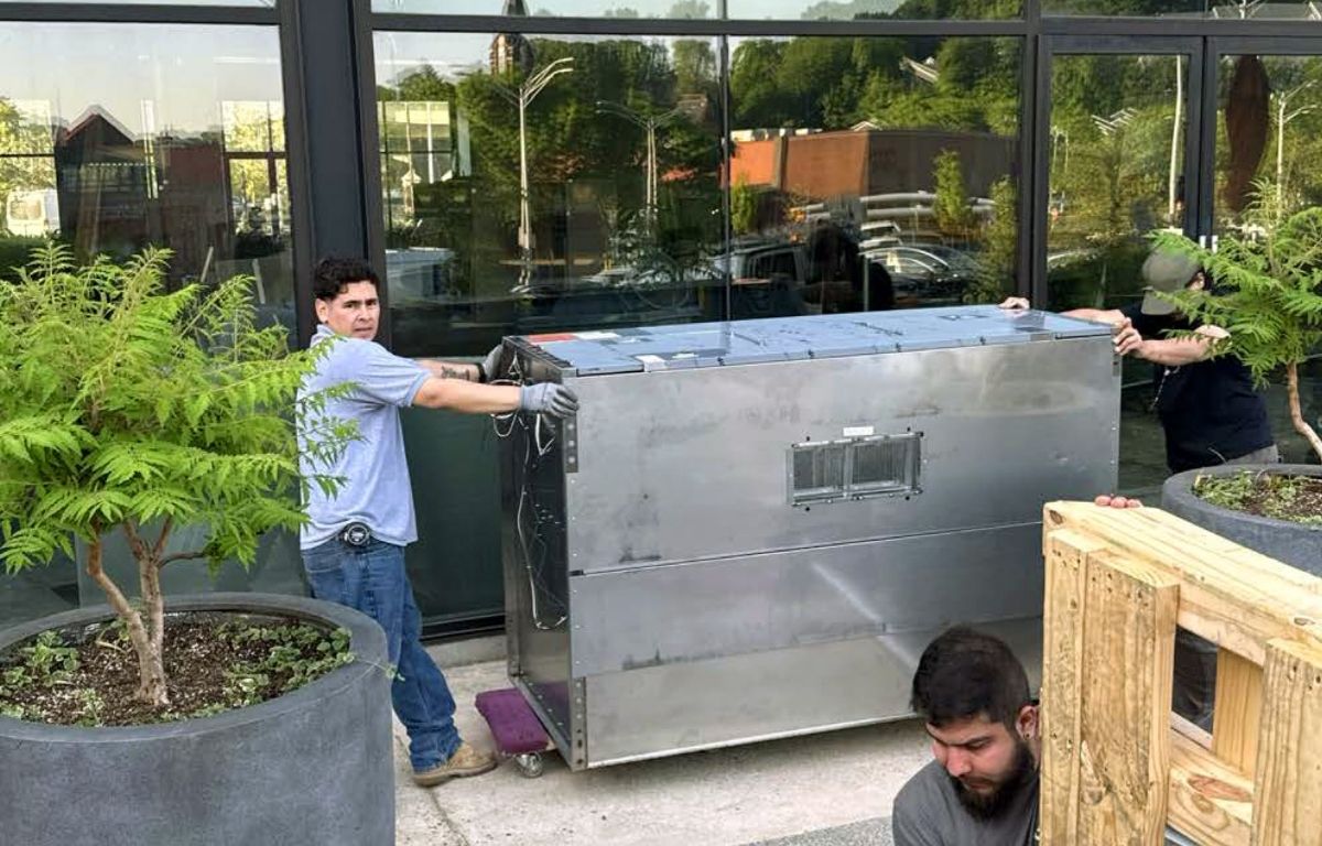 What White Glove Delivery Includes And When It’s Worth It
